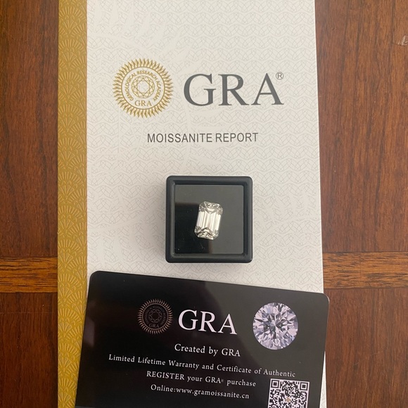 5 carat emerald cut moissanite diamond gemstone - Picture 7 of 7